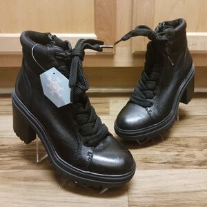 Kenneth Cole Women's Ronnie Heel PG Ankle Leather Boot ( Style# LK0004LE)$225.00